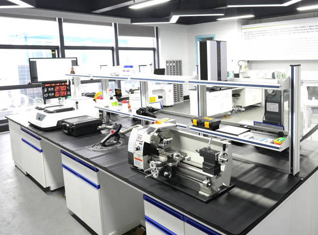 Certigi Kvaliton de la Fonto de Materialoj: Plifortigi la Kernan Kompetentecon de Brikfarada Ekipaĵo